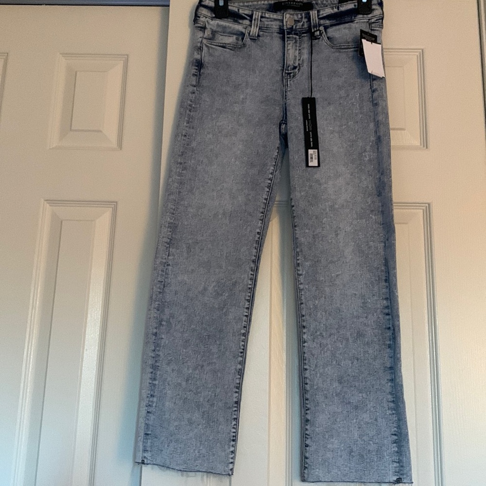 NWT Love by Liverpool Crop Straight White Washed Jeans Size 4/27